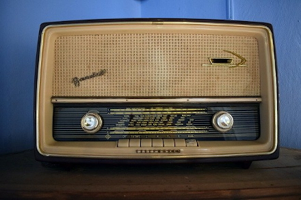 Im Bild:
                            Das klassische Röhrenradio