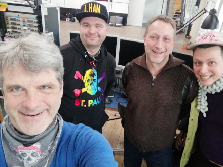 Das
                            Team von Rainbow City Radio grüßt alle
                            Zuhörer auf ALEX Berlin
